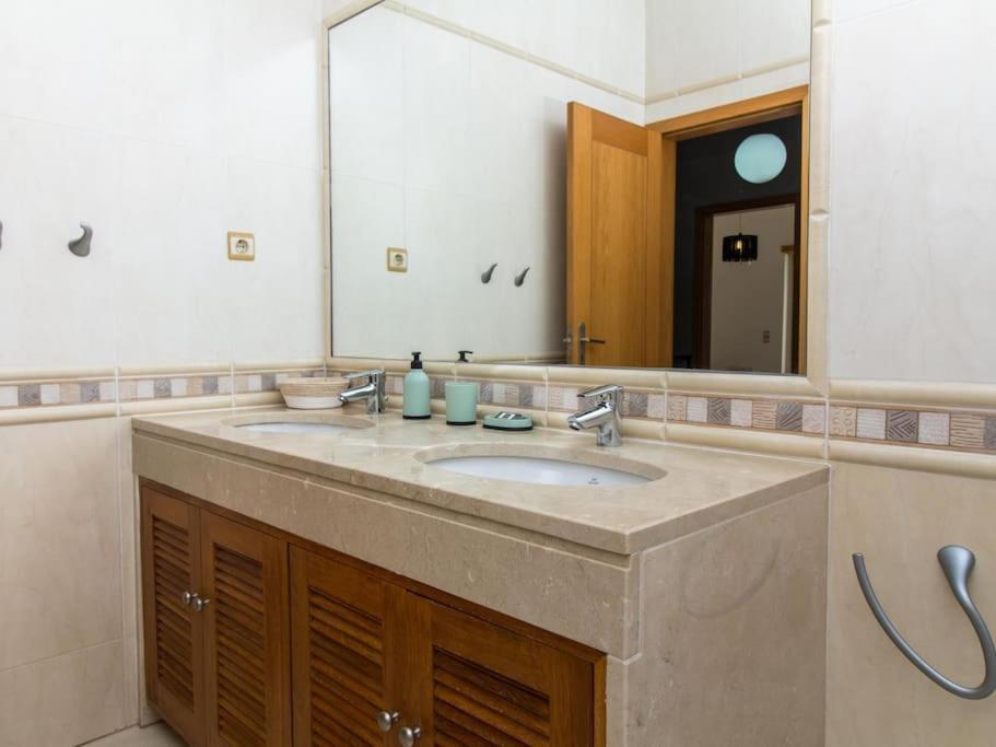 Вилла Balaia Mar House - Sea View & Playground & Garage & Bbq & Албуфейра Экстерьер фото